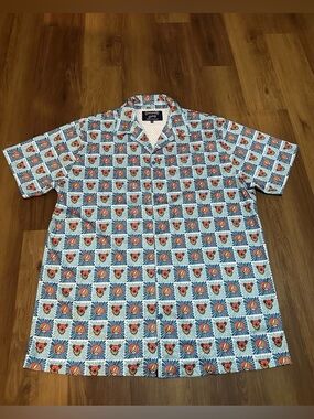 Casual Short Sleeve Button-Down Shirt in Light Blue and Red Print